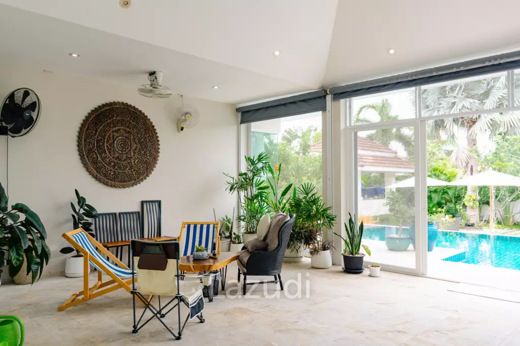 RED MOUNTAIN LUXURY : Beautifully Designed and Finished 3 Bed Pool Villa