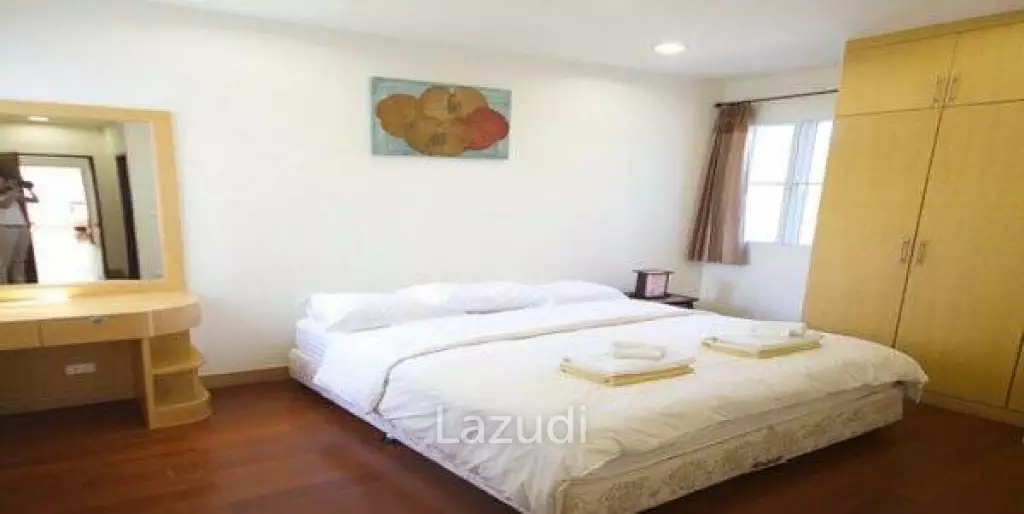 Modern 2 Storey 4 Bed Villa with Pool