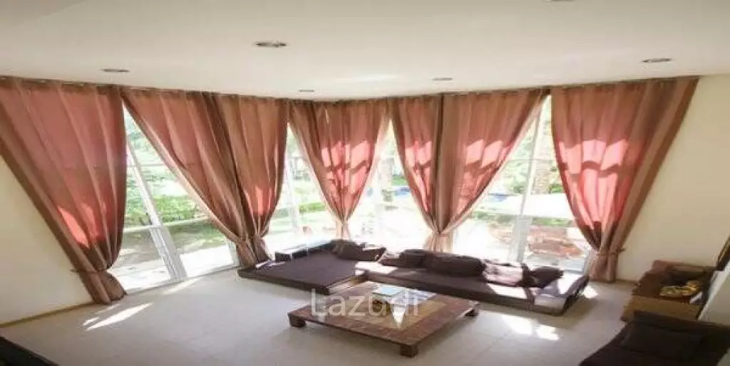 Modern 2 Storey 4 Bed Villa with Pool