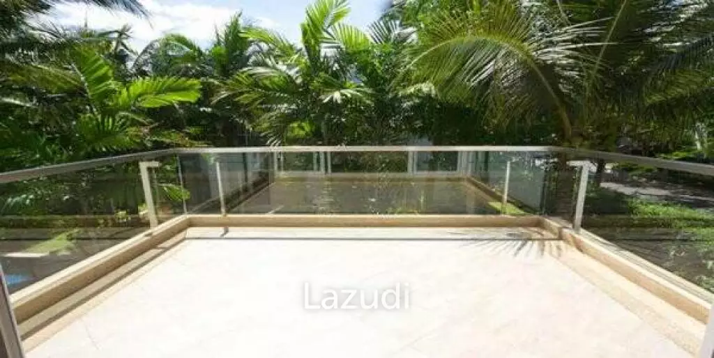 Modern 2 Storey 4 Bed Villa with Pool
