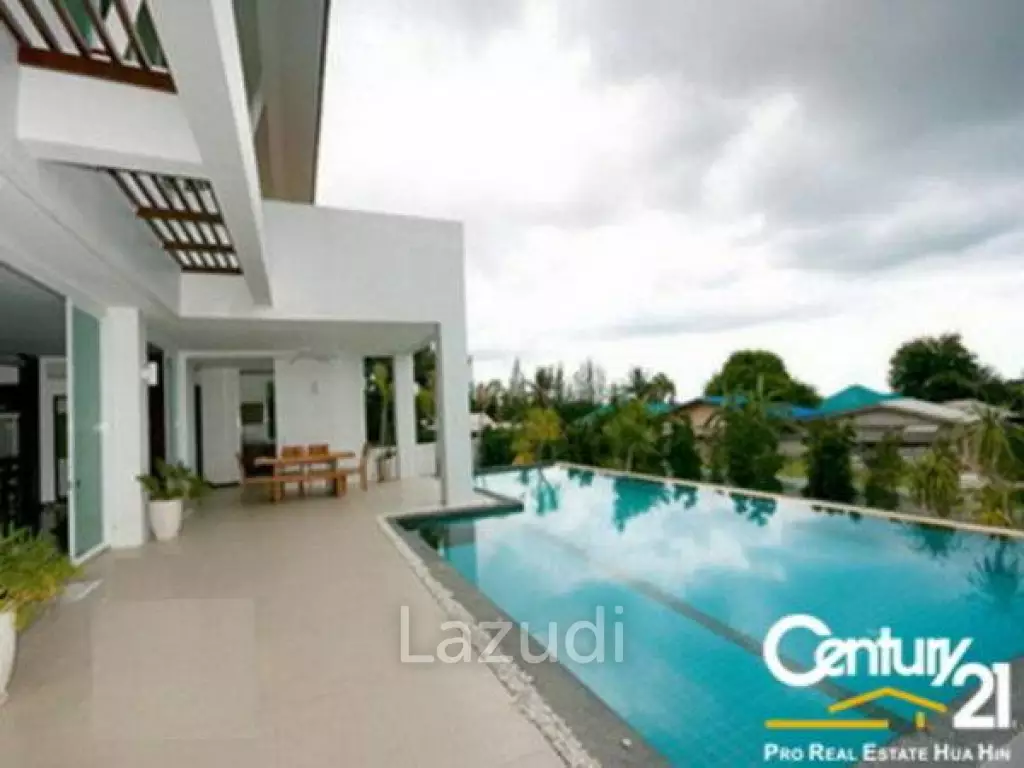 Modern Large Pool Villa