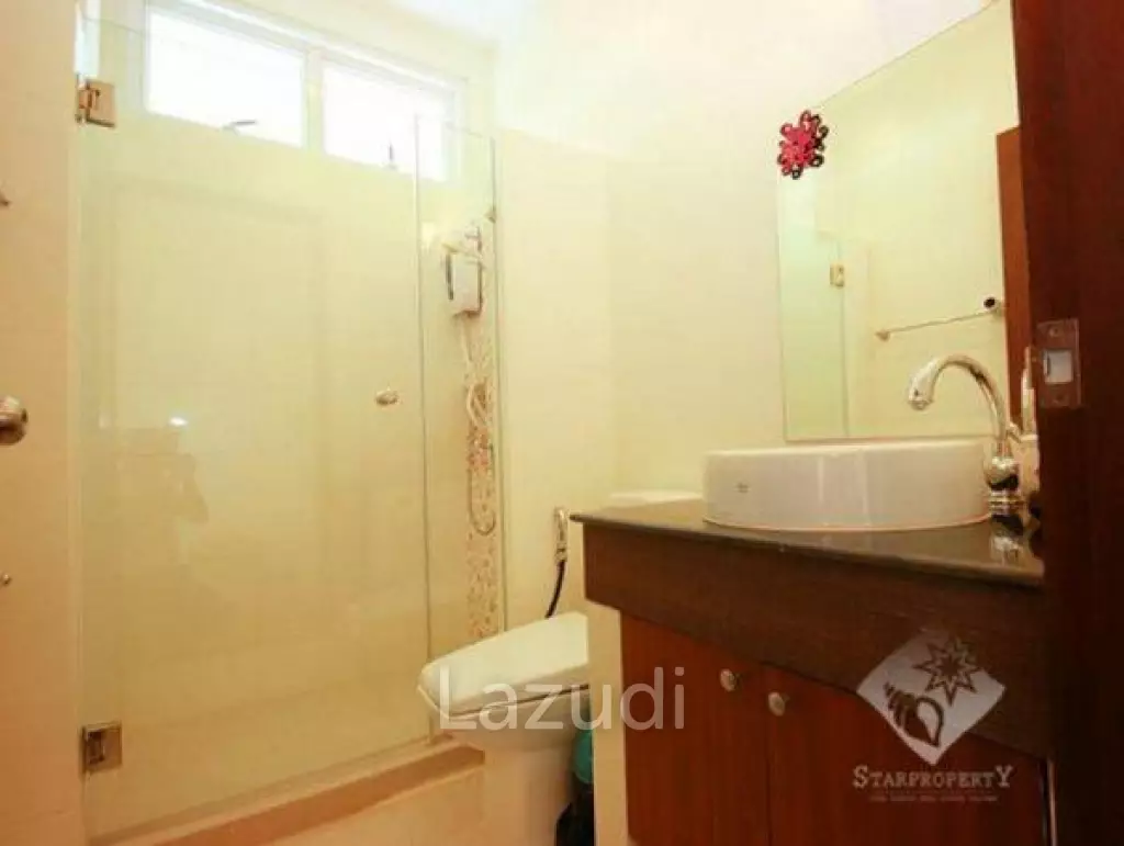 Modern Large Pool Villa