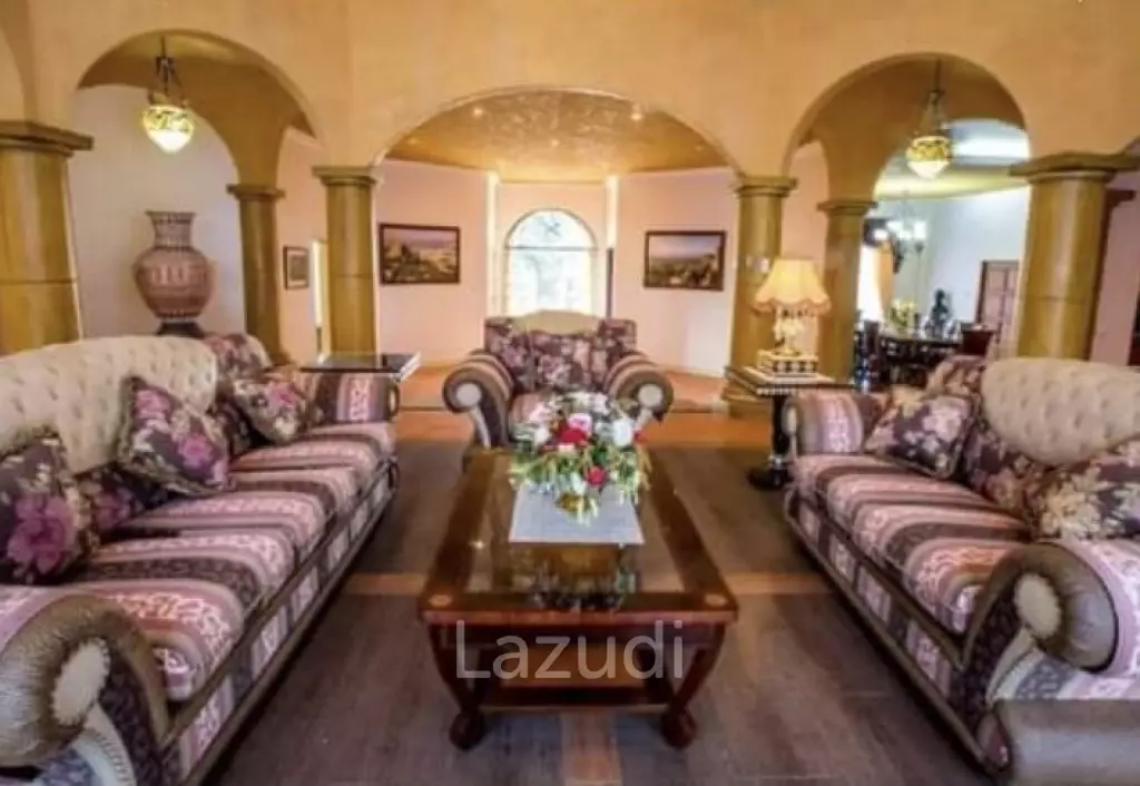 Large Tuscany Designed 4 Bed Pool Villa