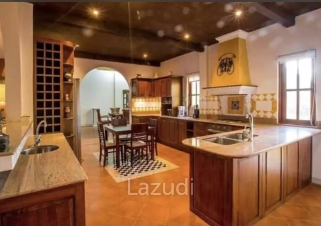 Large Tuscany Designed 4 Bed Pool Villa