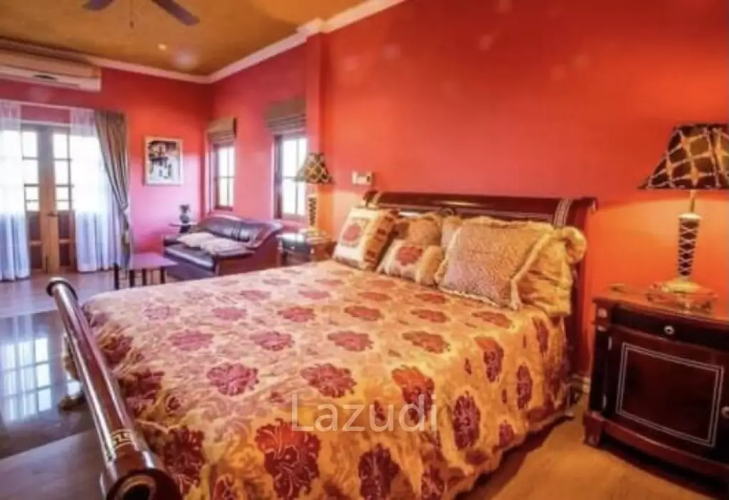 Large Tuscany Designed 4 Bed Pool Villa