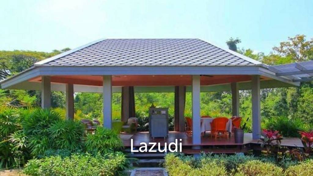 SPRINGFIELD VILLAS: Pool Villa On Golf Course