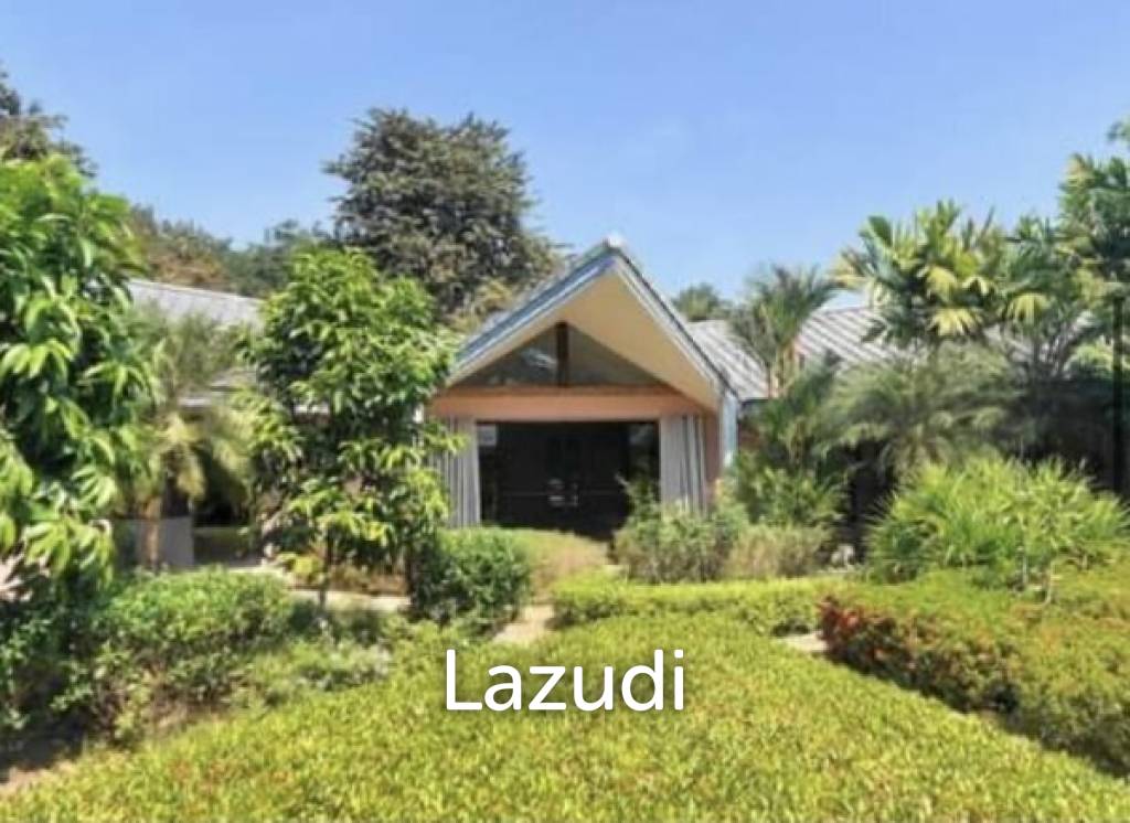 SPRINGFIELD VILLAS: Pool Villa On Golf Course