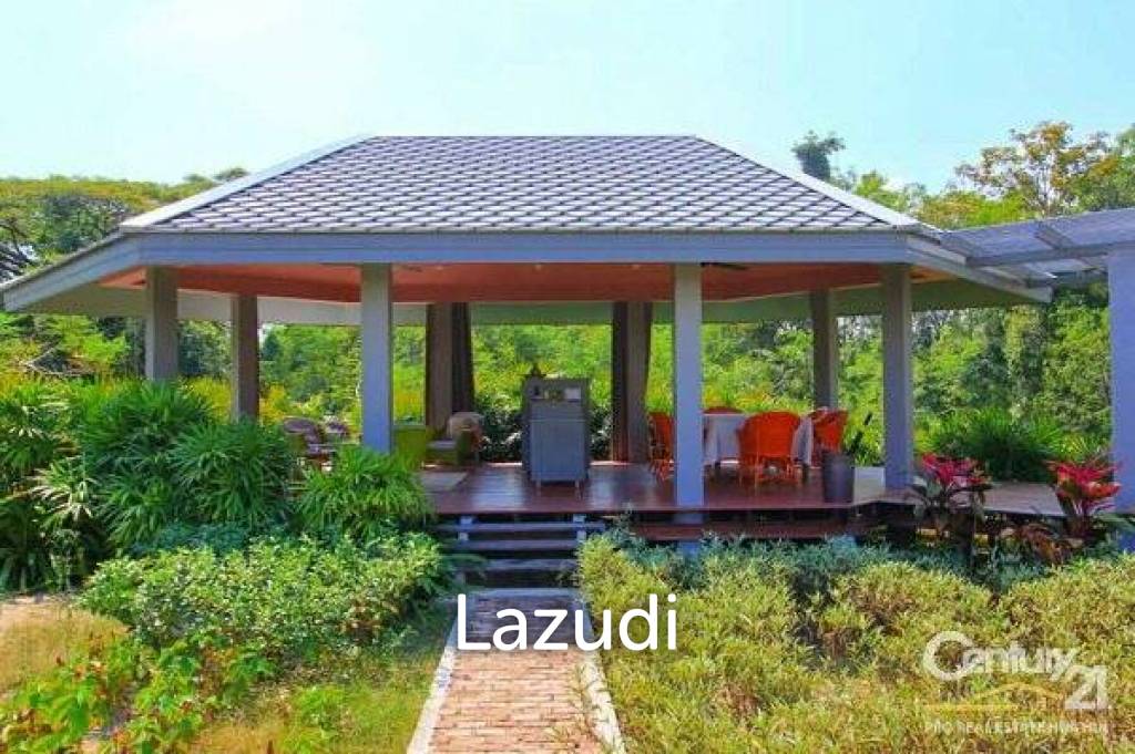 SPRINGFIELD VILLAS: Pool Villa On Golf Course