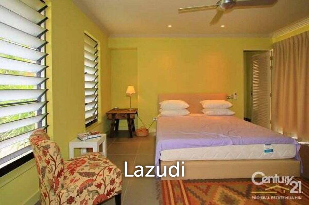 SPRINGFIELD VILLAS: Pool Villa On Golf Course