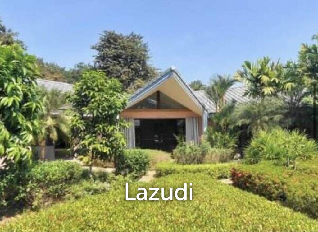 SPRINGFIELD VILLAS: Pool Villa On Golf Course