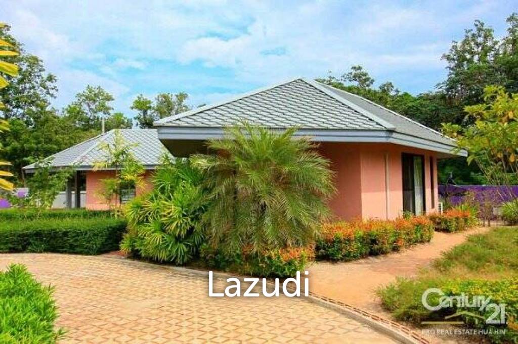 SPRINGFIELD VILLAS: Pool Villa On Golf Course