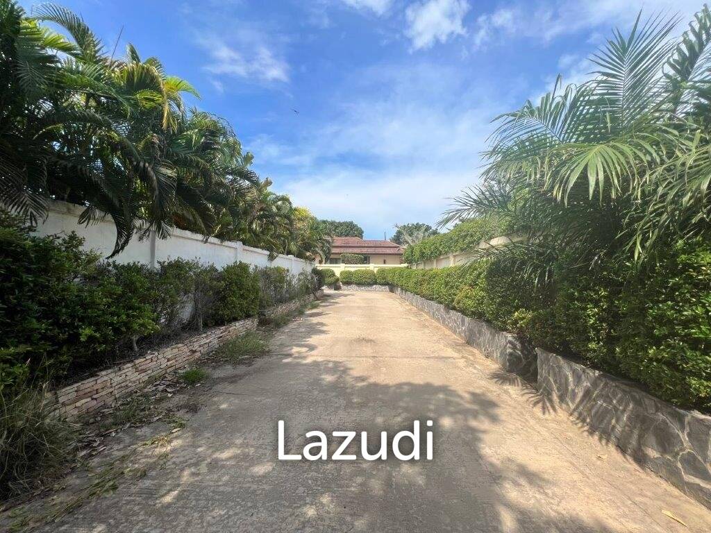 3,600 Sqm 4 Bed 5 Bath Villa For Sale