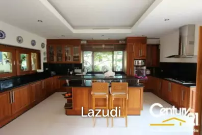 PALM HILLS HOMES : Grand Luxury Pool Villa On Golf Course