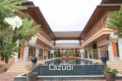 PALM HILLS HOMES : Grand Luxury Pool Villa On Golf Course