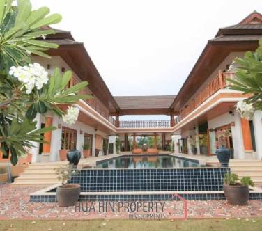 PALM HILLS HOMES : Grand Luxury Pool Villa On Golf Course