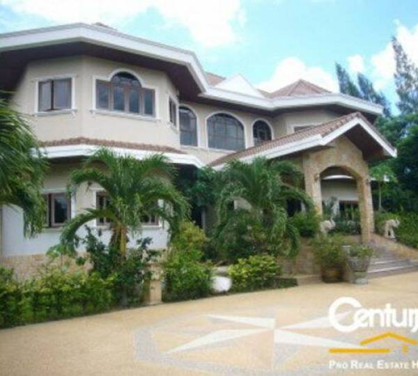 Grand Luxury Pool Villa in Hua Hin Town Centre Grand Luxury Pool Villa in Hua Hin Town Centre