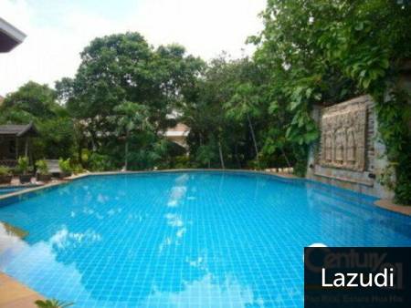 Grand Luxury Pool Villa in Hua Hin Town Centre