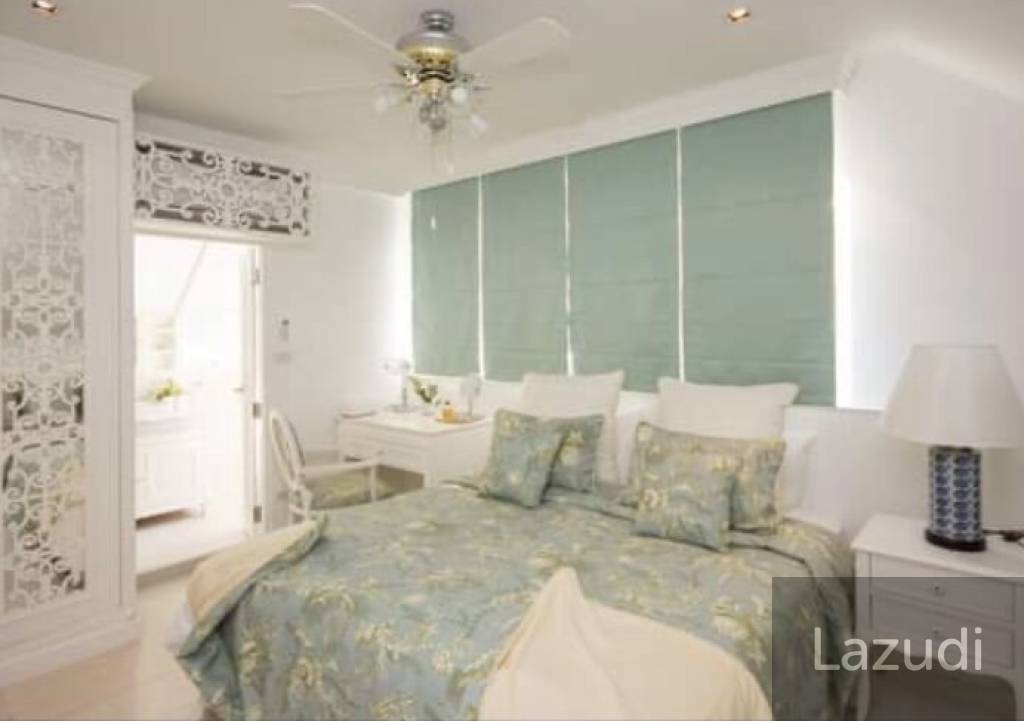 Luxury Designer 4 Bed Vila beside the Beach