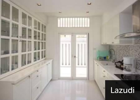 Luxury Designer 4 Bed Vila beside the Beach