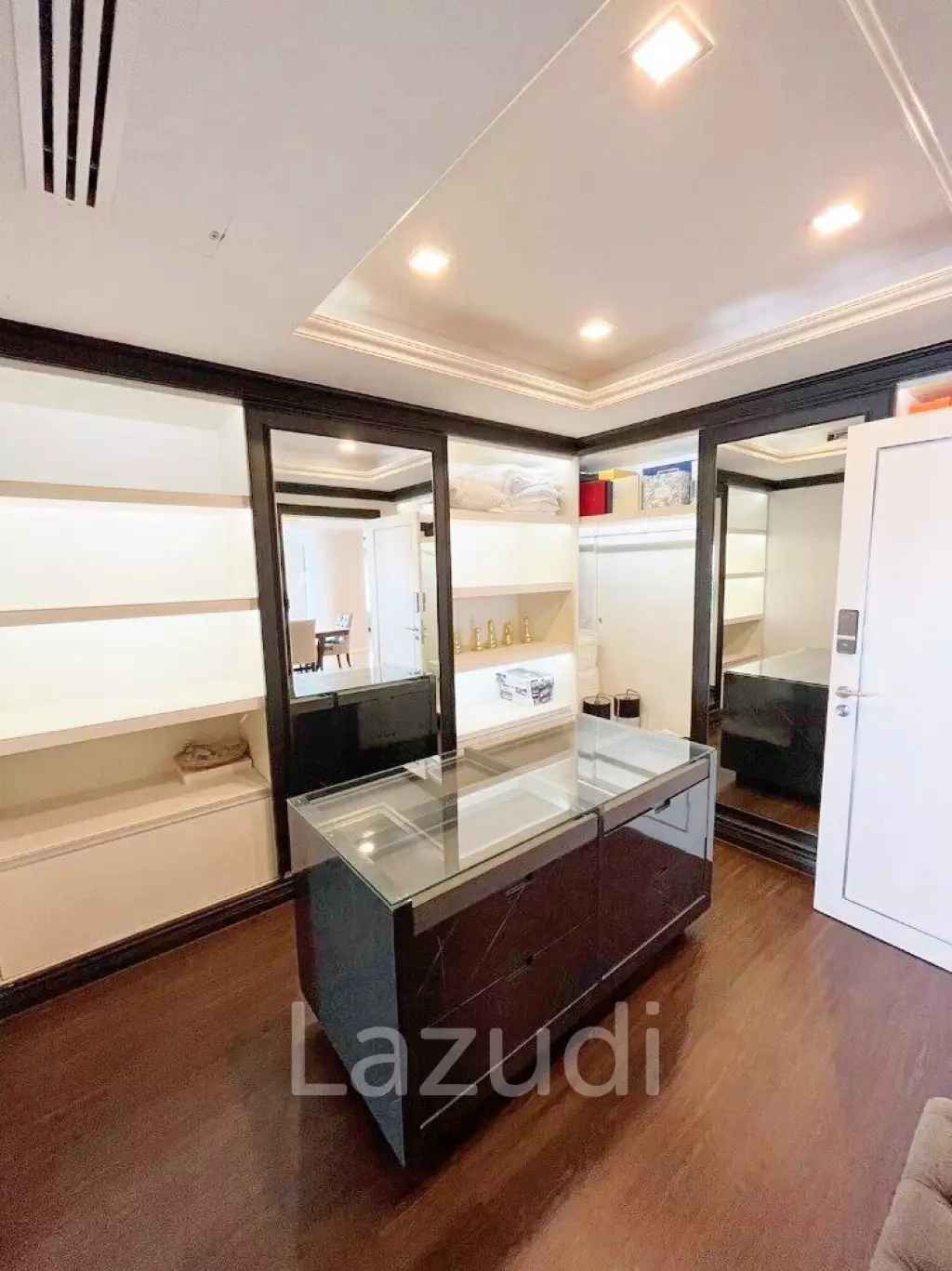 3 Bedroom 3 Bathroom 347 SQ.M State Tower