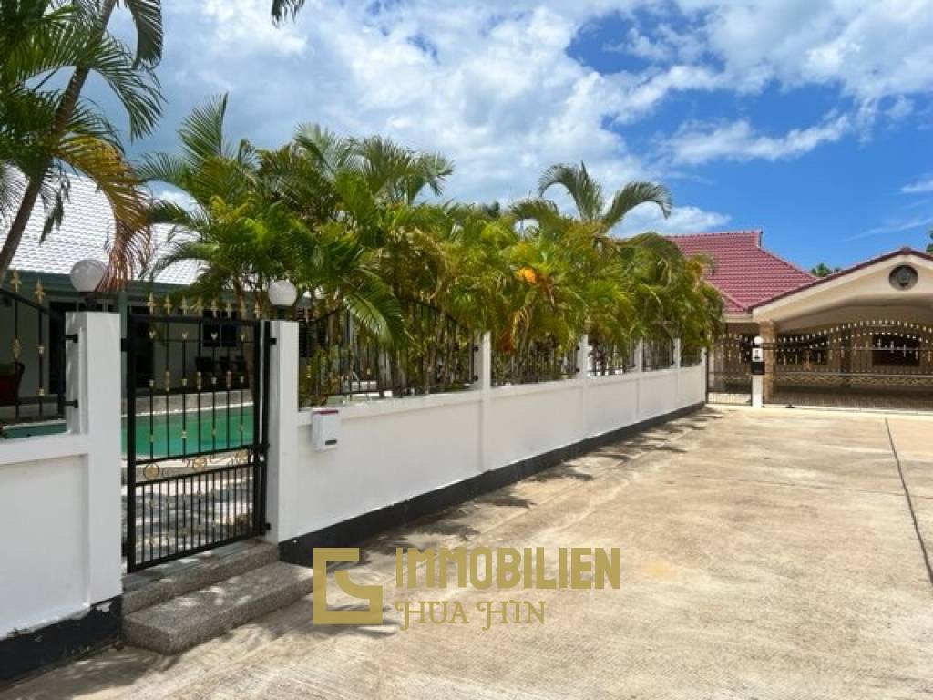 TROPICAL GARDEN VILLAGE : 4 Bed Near Golf Course