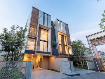 3 Bed 5 Bath 314 SQ.M Novel Residence Ladprao 18