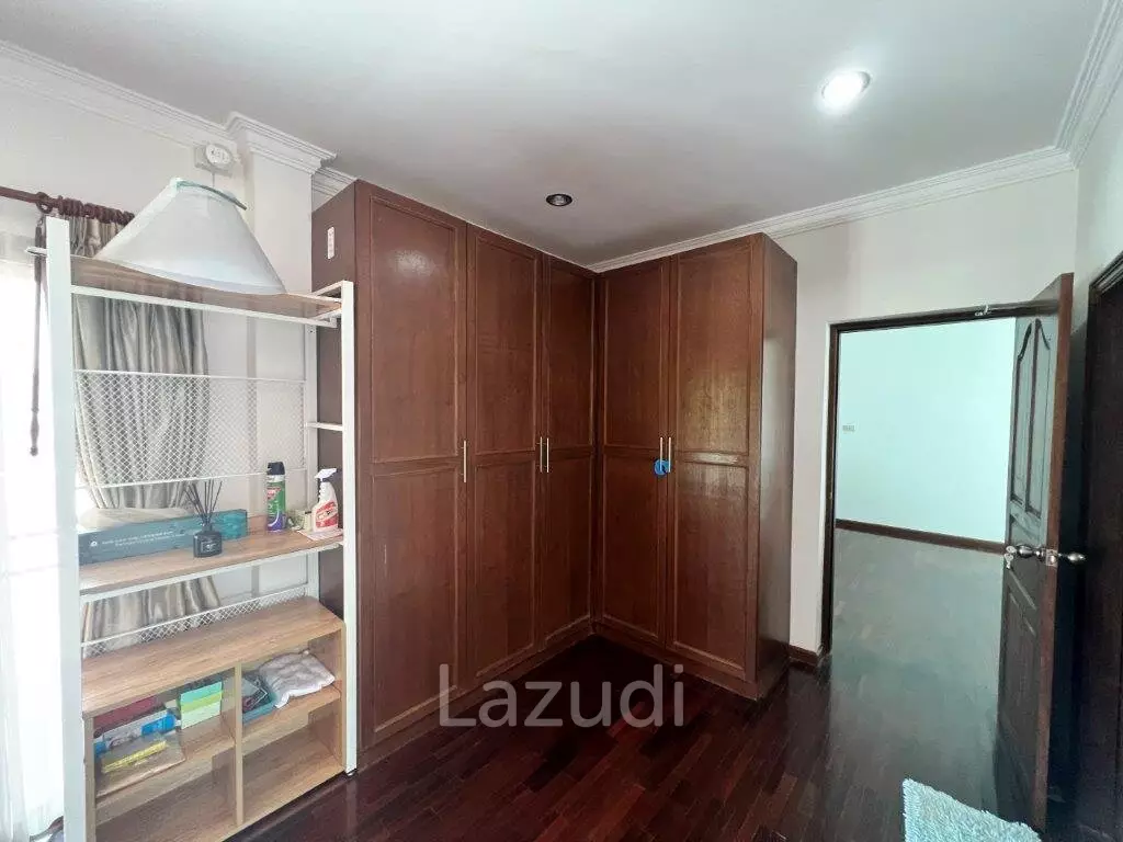 THE HEIGHT 2  :  3 bed 2 storey pool villa