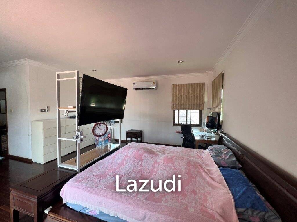 THE HEIGHT 2  :  3 bed 2 storey pool villa
