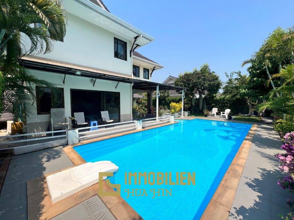 THE HEIGHT 2  :  3 bed 2 storey pool villa