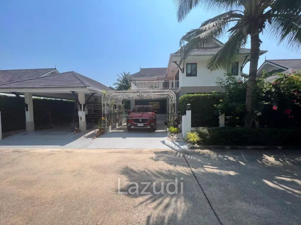 THE HEIGHT 2  :  3 bed 2 storey pool villa
