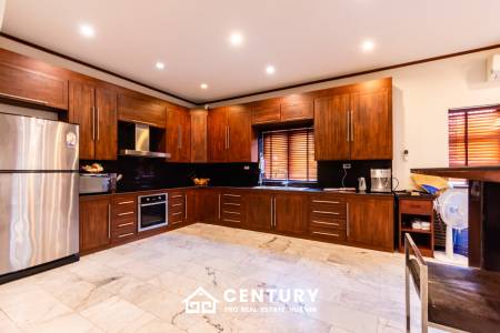 Large renovated 3 bed pool villa soi 114