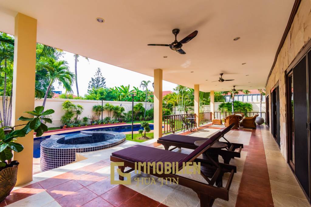 Large renovated 3 bed pool villa soi 114