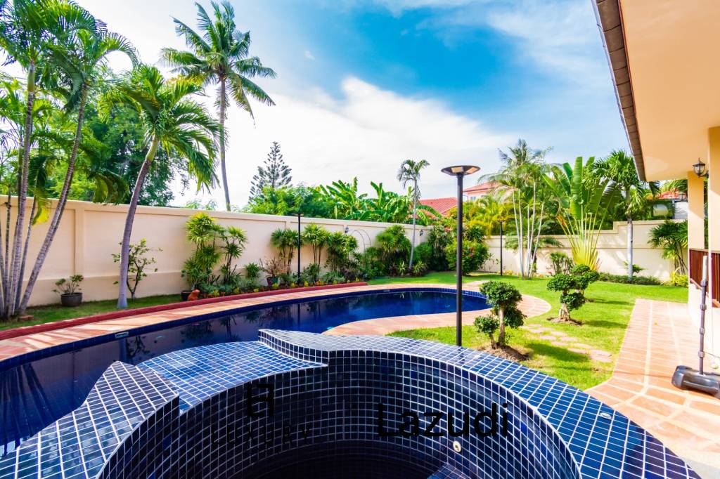 Large renovated 3 bed pool villa soi 114