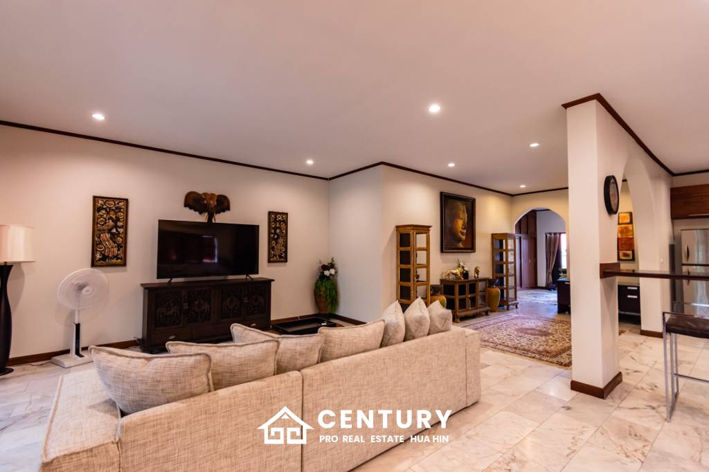 Large renovated 3 bed pool villa soi 114