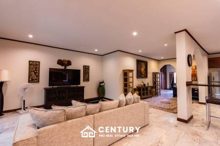 Large renovated 3 bed pool villa soi 114