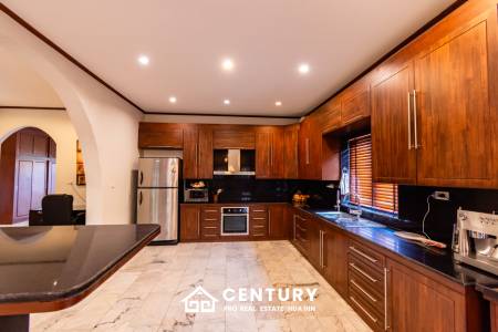 Large renovated 3 bed pool villa soi 114