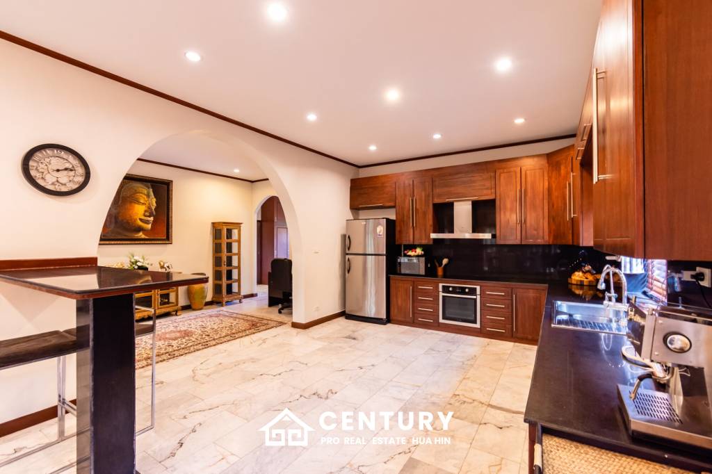 Large renovated 3 bed pool villa soi 114