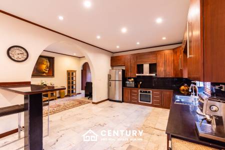 Large renovated 3 bed pool villa soi 114