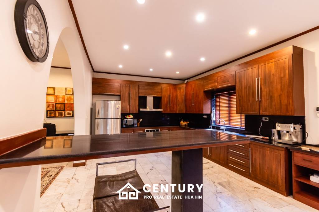 Large renovated 3 bed pool villa soi 114