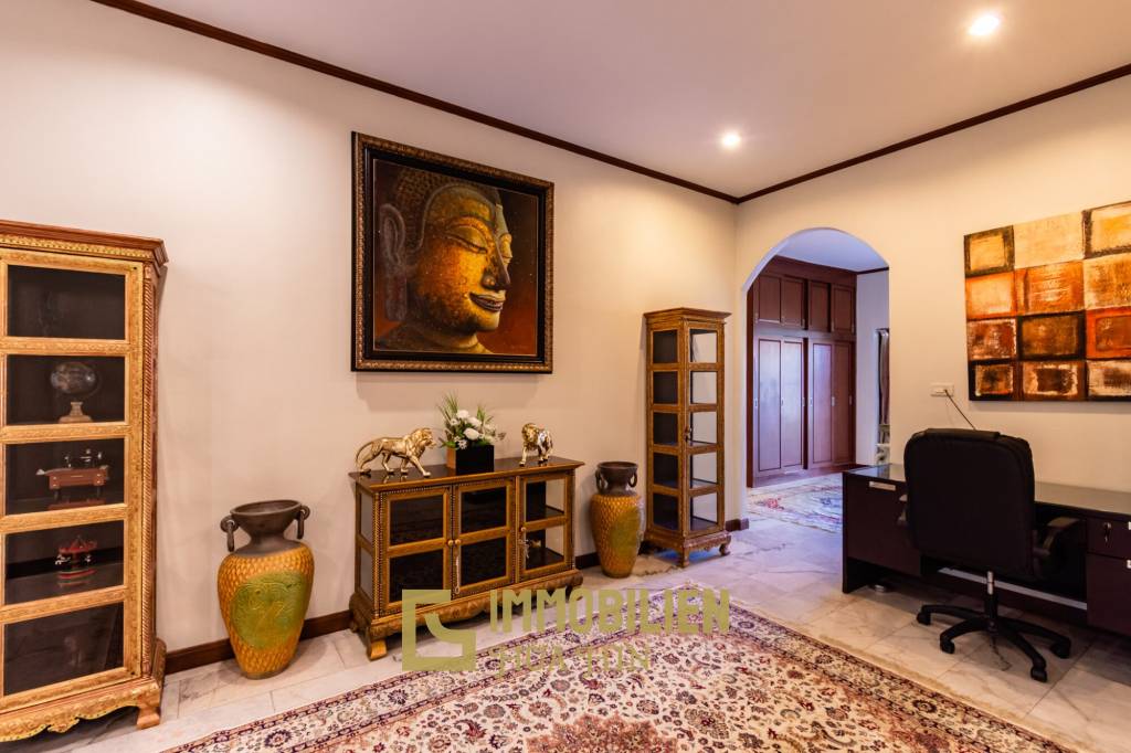 Large renovated 3 bed pool villa soi 114