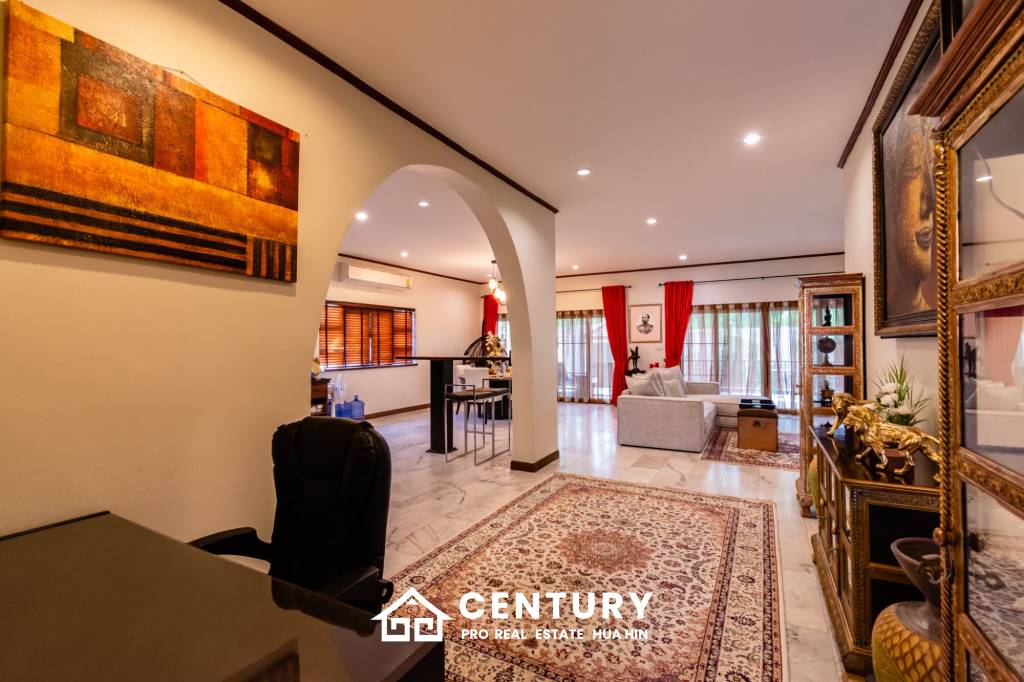 Large renovated 3 bed pool villa soi 114
