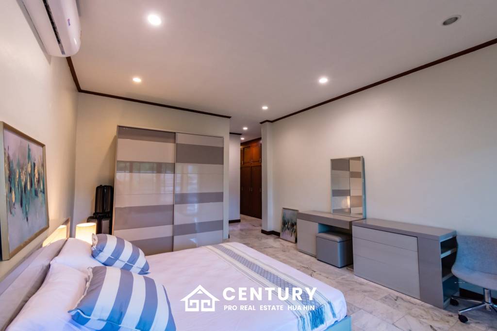 Large renovated 3 bed pool villa soi 114