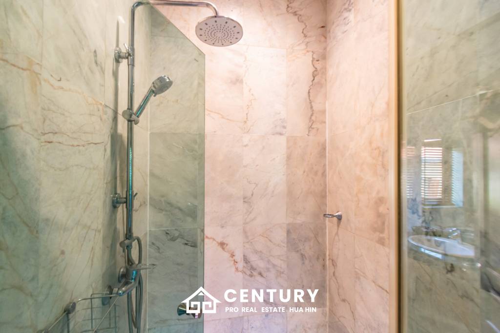 Large renovated 3 bed pool villa soi 114