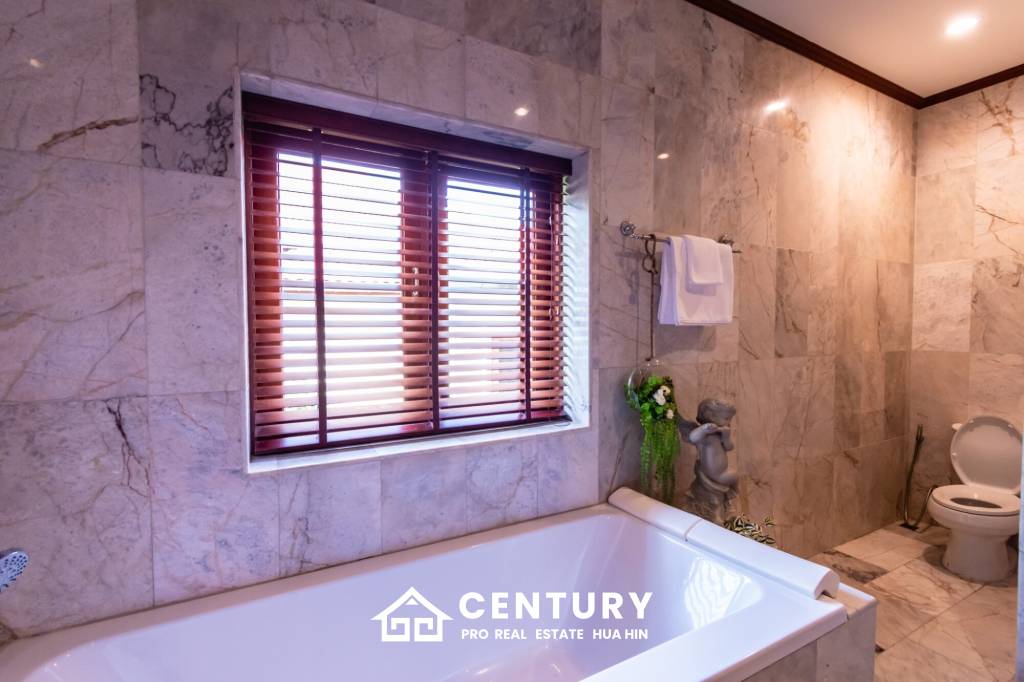 Large renovated 3 bed pool villa soi 114