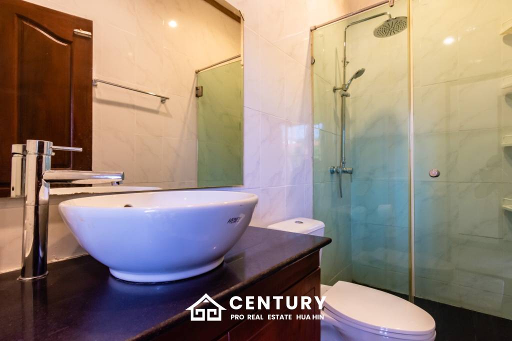 Large renovated 3 bed pool villa soi 114