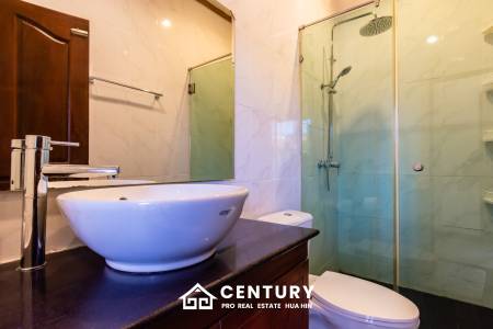 Large renovated 3 bed pool villa soi 114