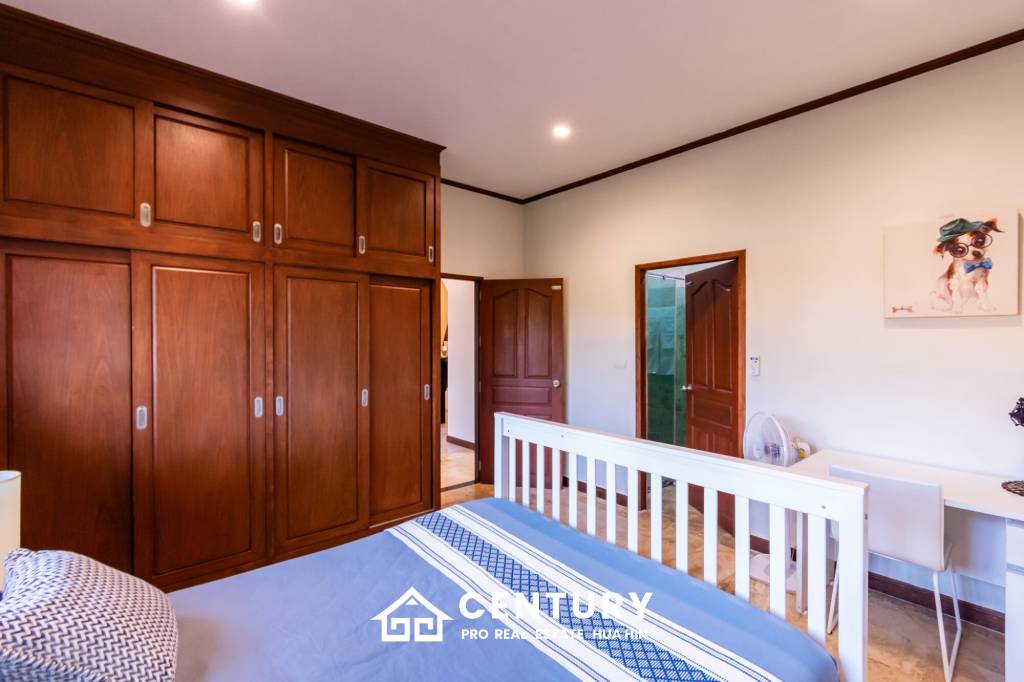 Large renovated 3 bed pool villa soi 114