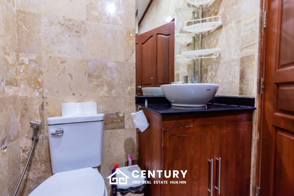 Large renovated 3 bed pool villa soi 114