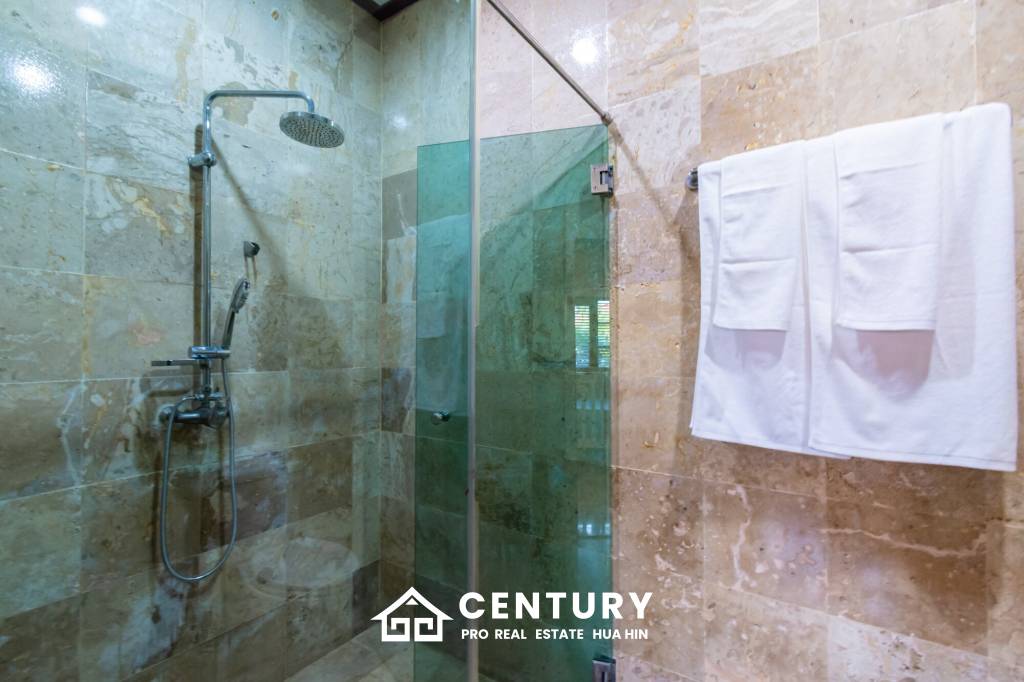 Large renovated 3 bed pool villa soi 114