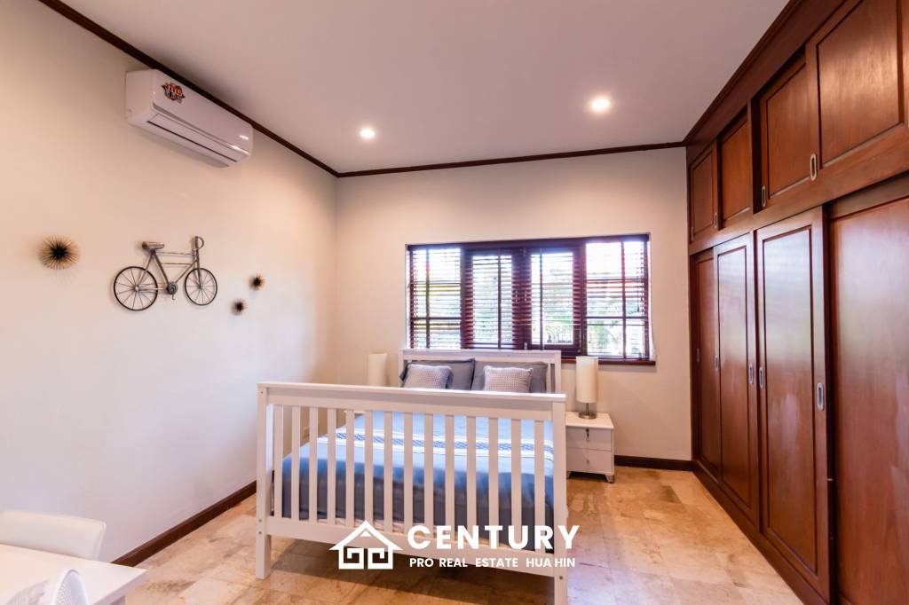 Large renovated 3 bed pool villa soi 114